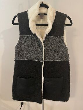 SHARON YOUNG - Shearling Vest - Size Small